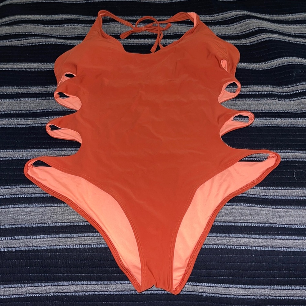 aerie cut out one piece